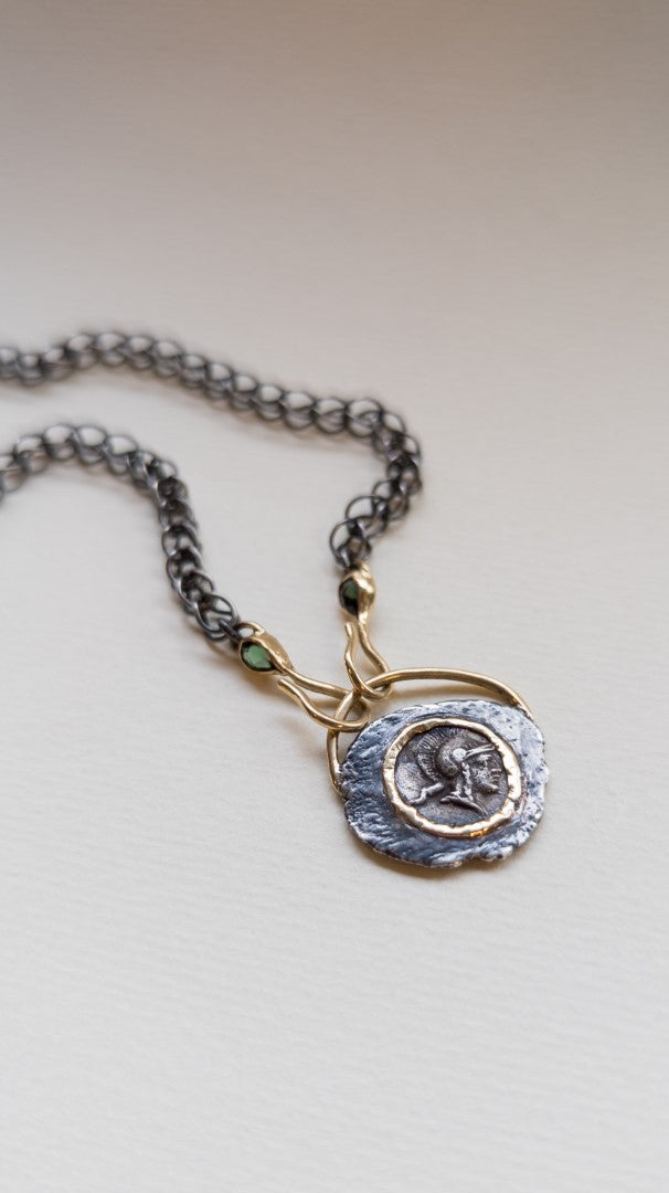 Ancient chain met Gorgoneion