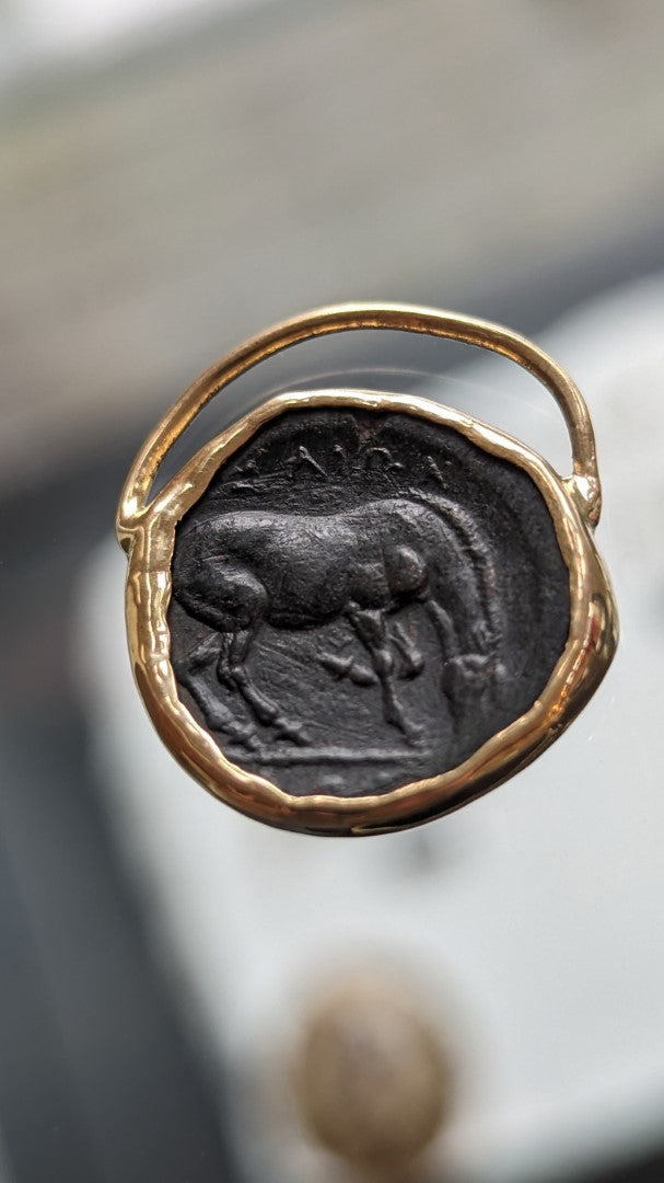 Ancient chain met het Grazend Paard