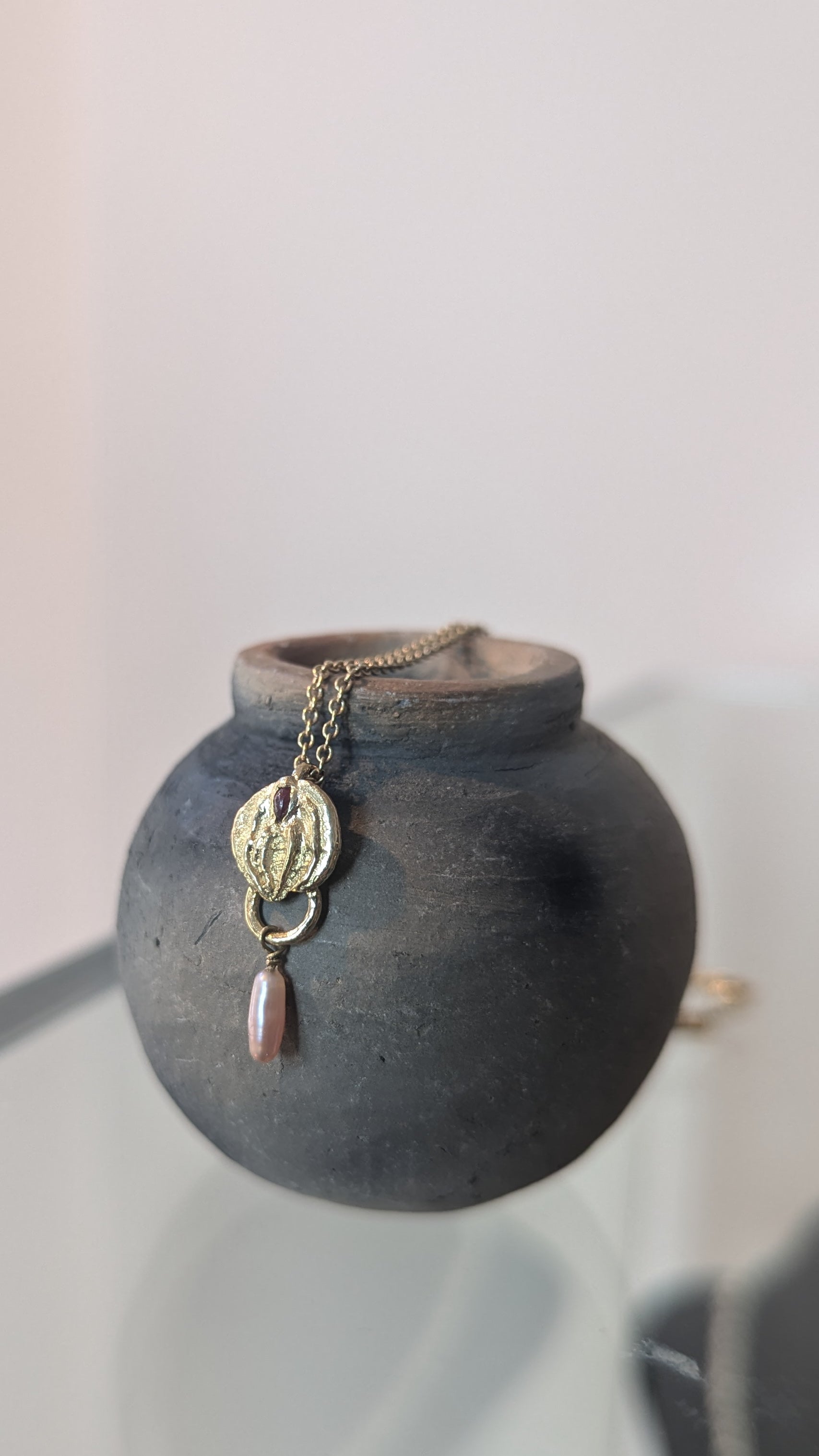 Hanger parel vulva goud toermalijn figa