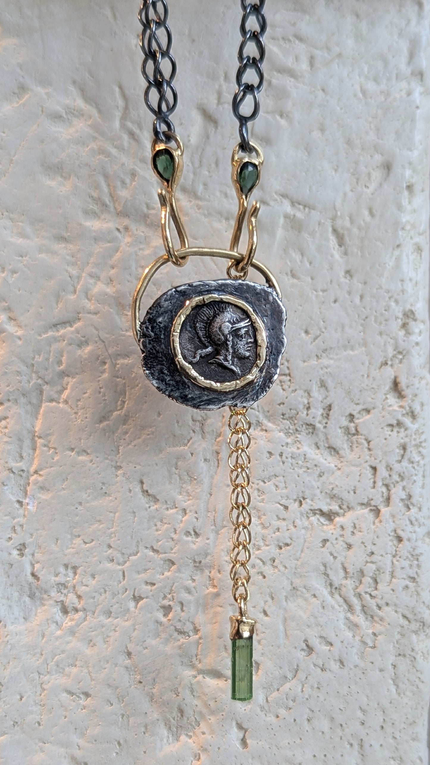 Ancient chain met Gorgoneion