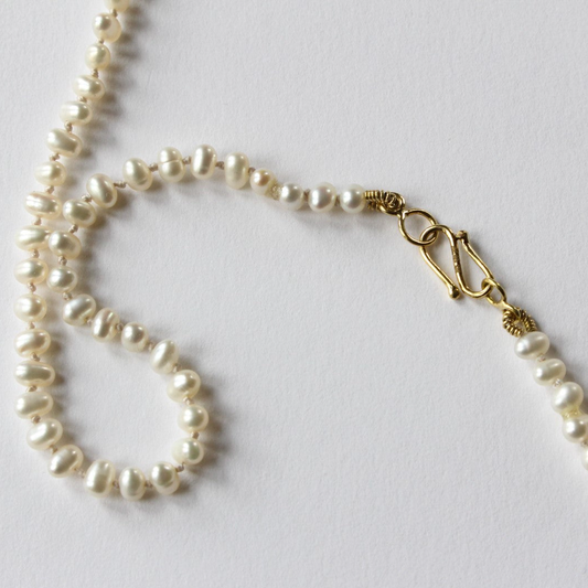 Pearl necklace with gold