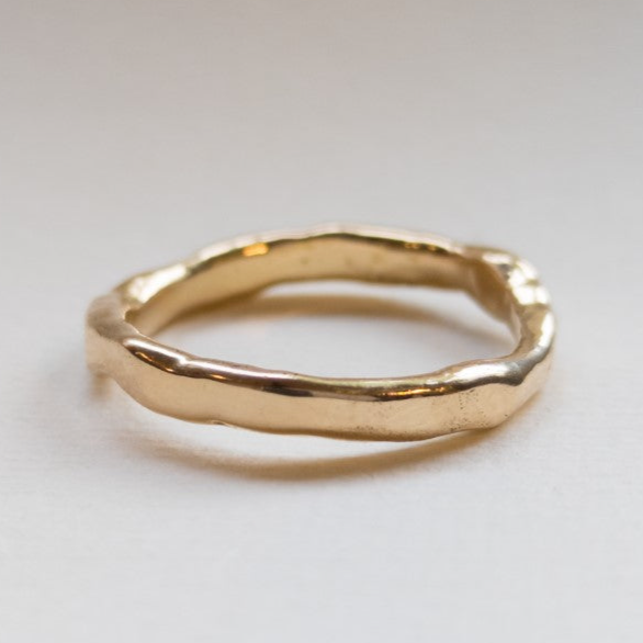 Organic robust ring made of 18 carat Fairmined gold.