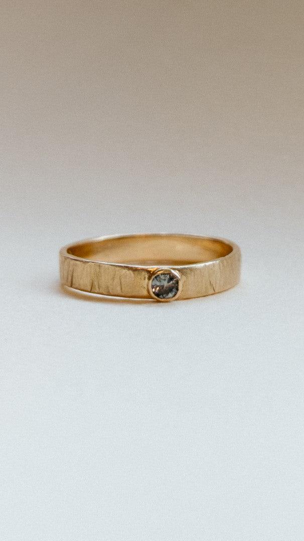 Ring with sapphire