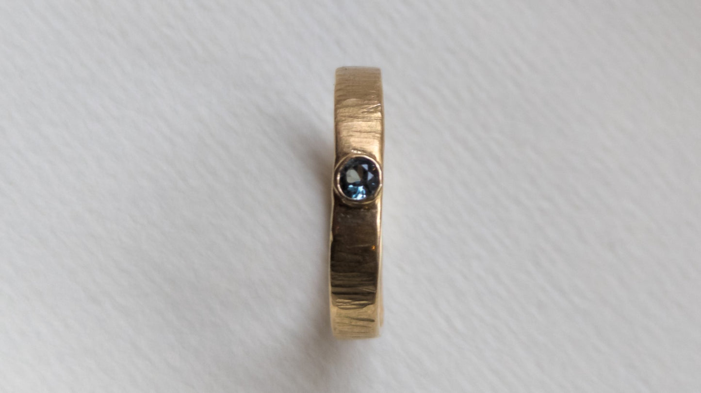 Ring with sapphire