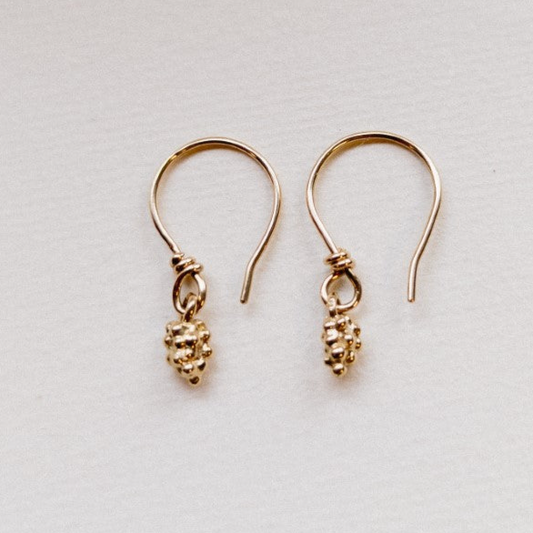 Grape earrings made of 18 carat Fairmined gold